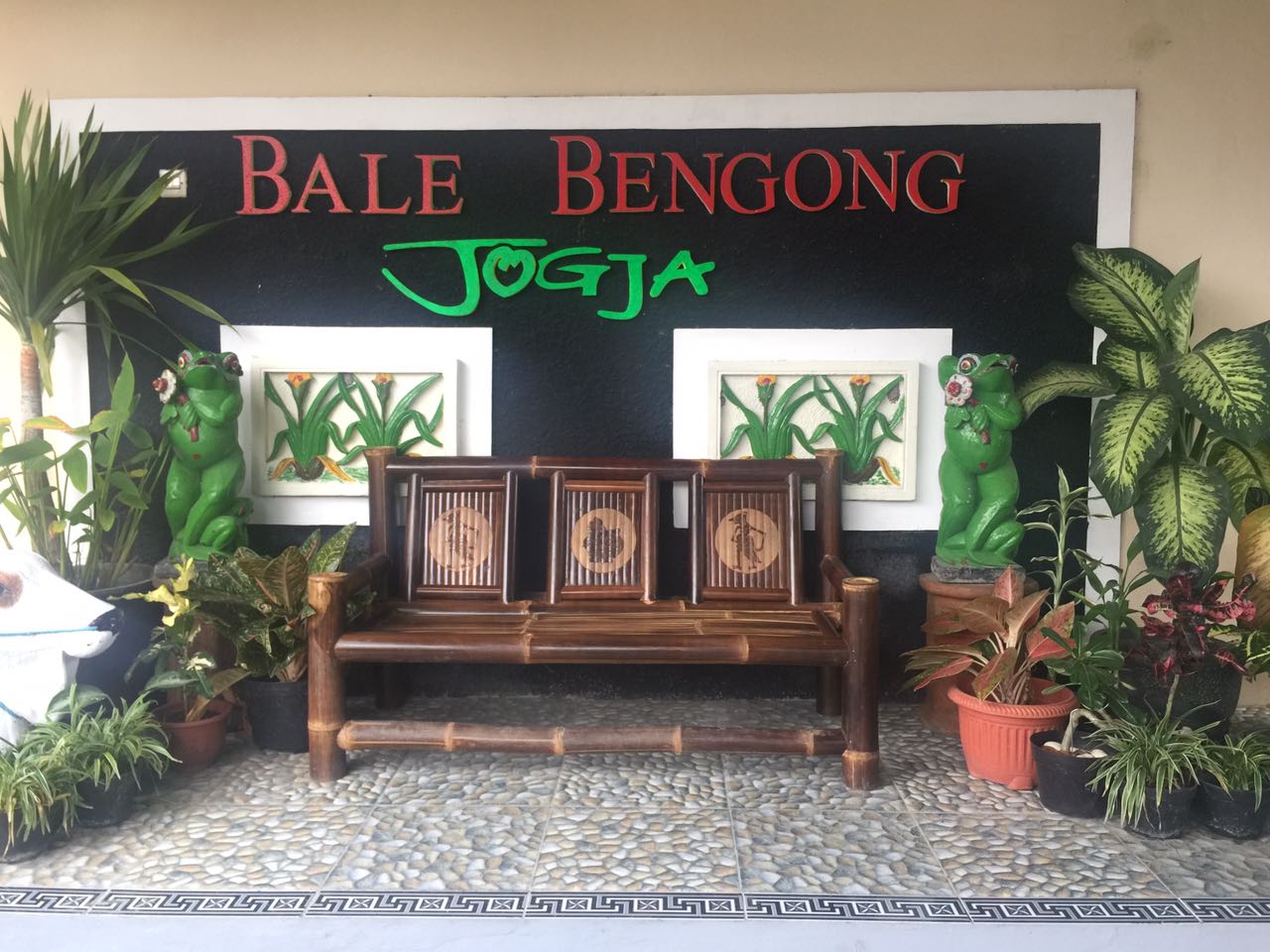 Kuliner di Jalan Solo Jogja - Family Restaurant Bale Bengong